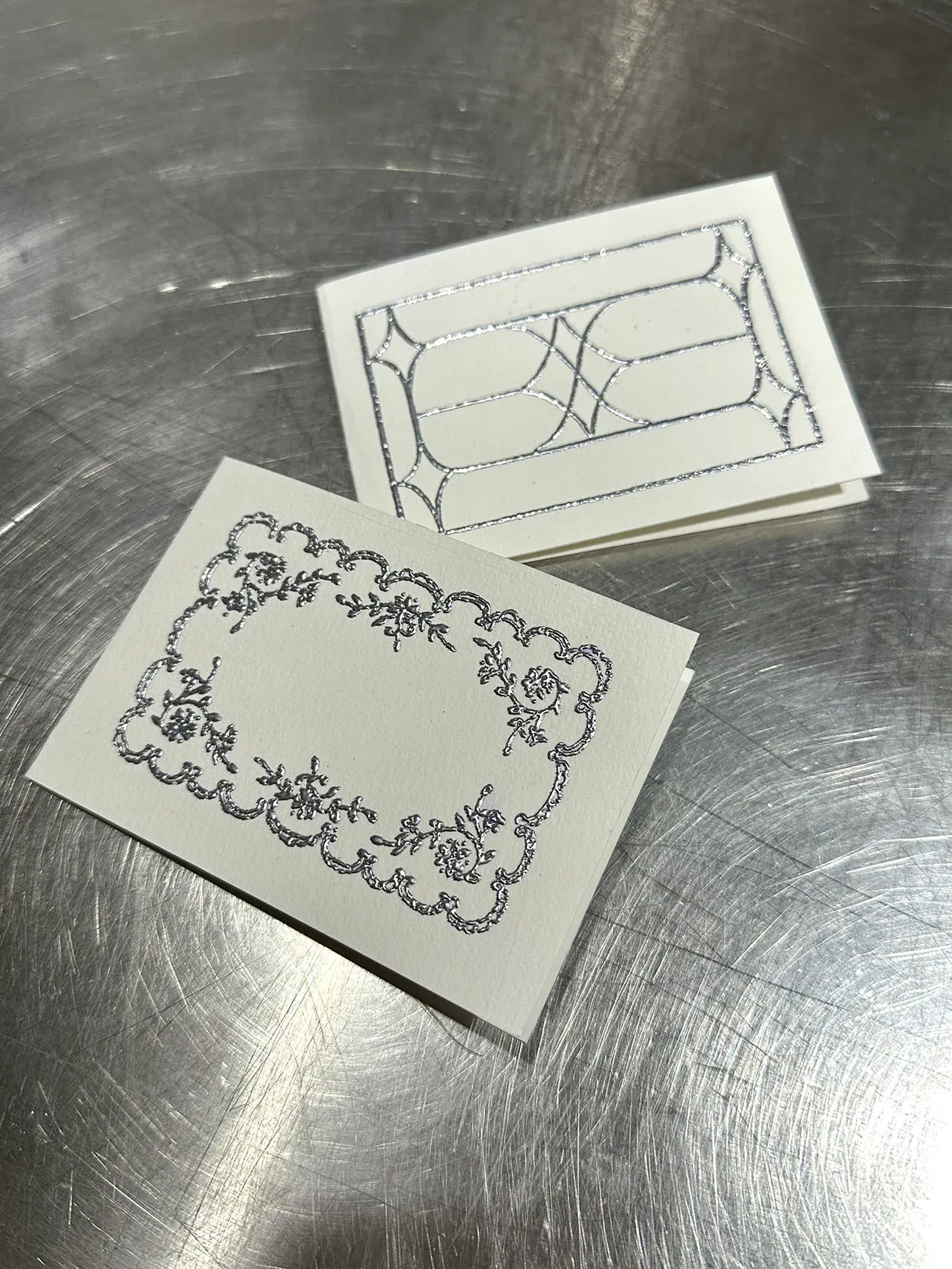Carte message embossée en argenté