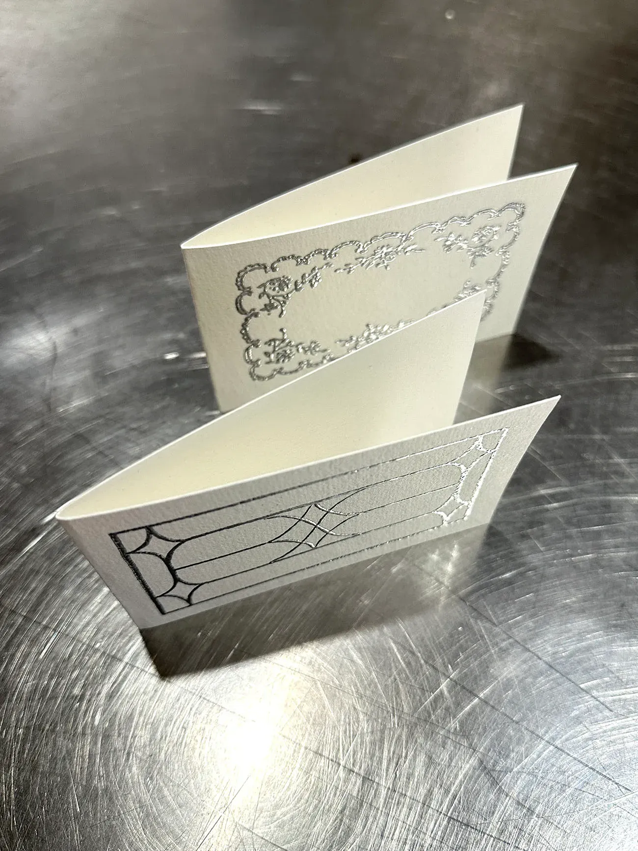 Carte message embossée en argenté