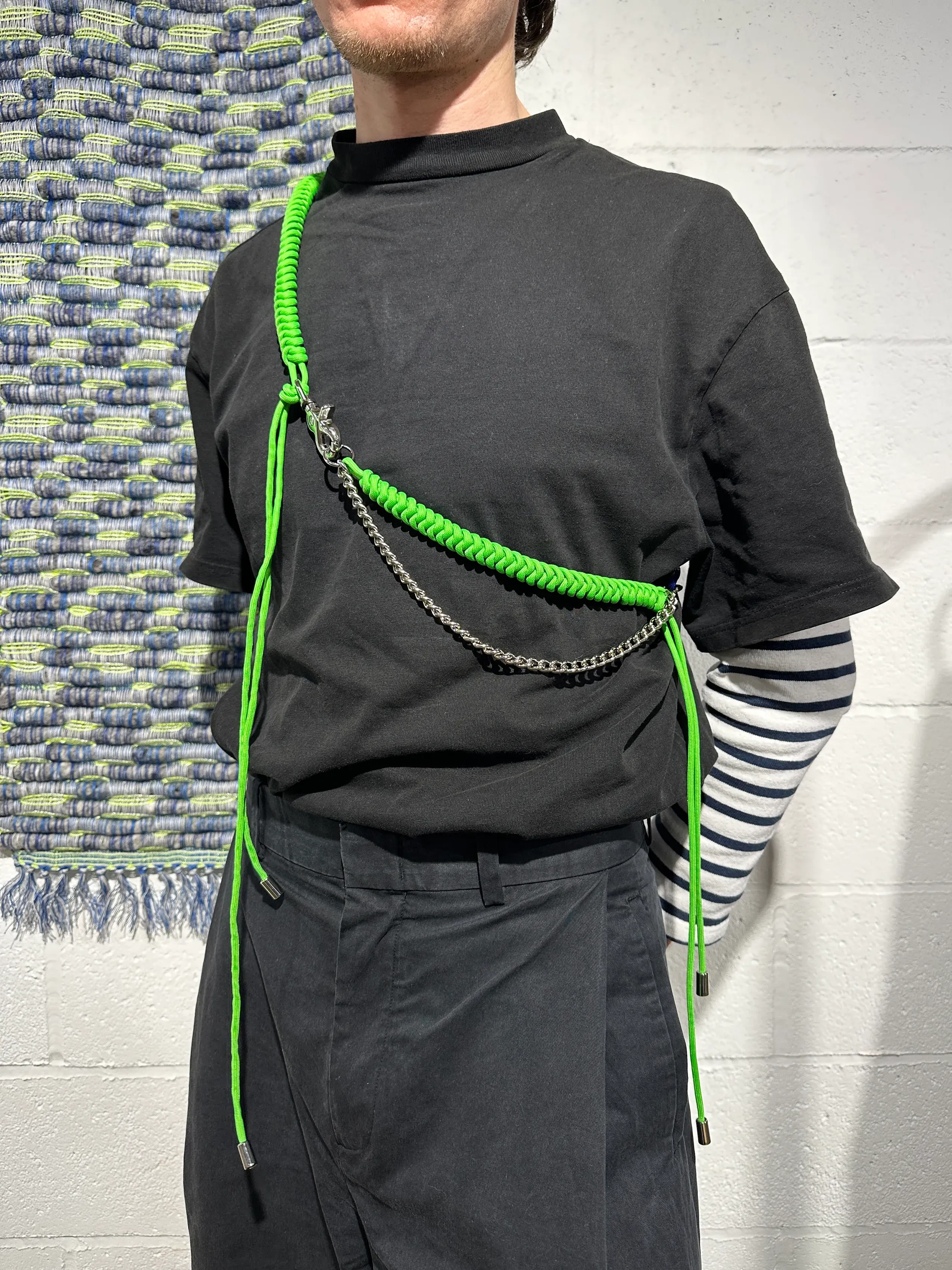 Crée une ceinture harnais en cordon et chaîne