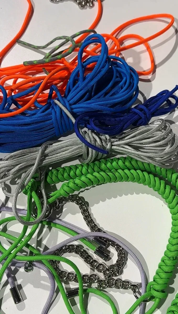 Crée une ceinture harnais en cordon et chaîne