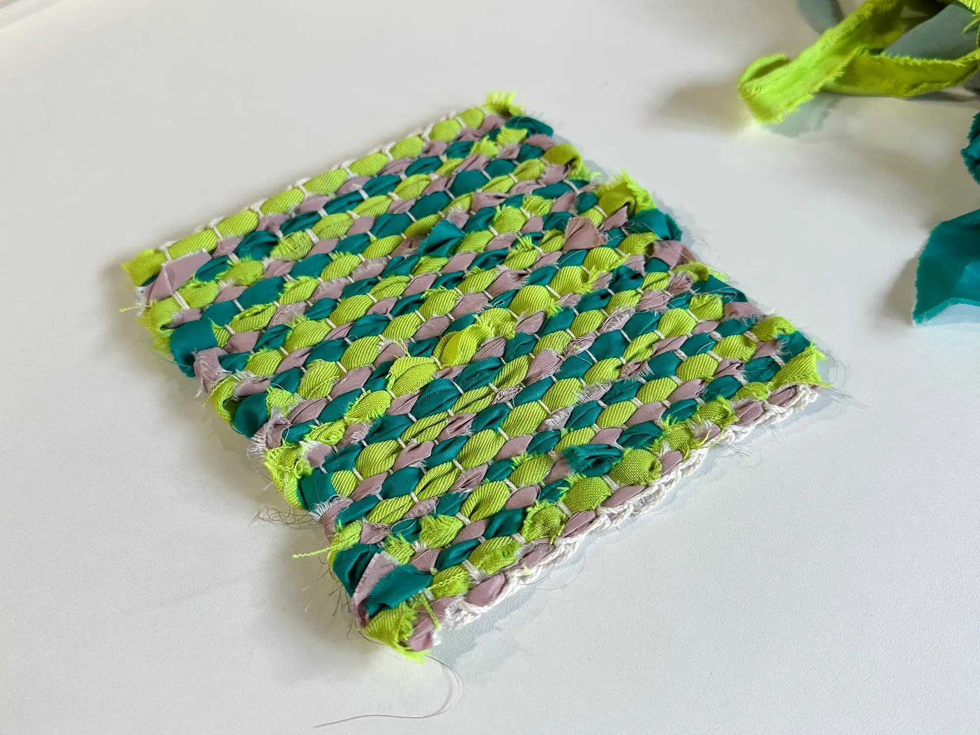 Tissage & Upcycling : technique du tissage de lirettes sur cadre